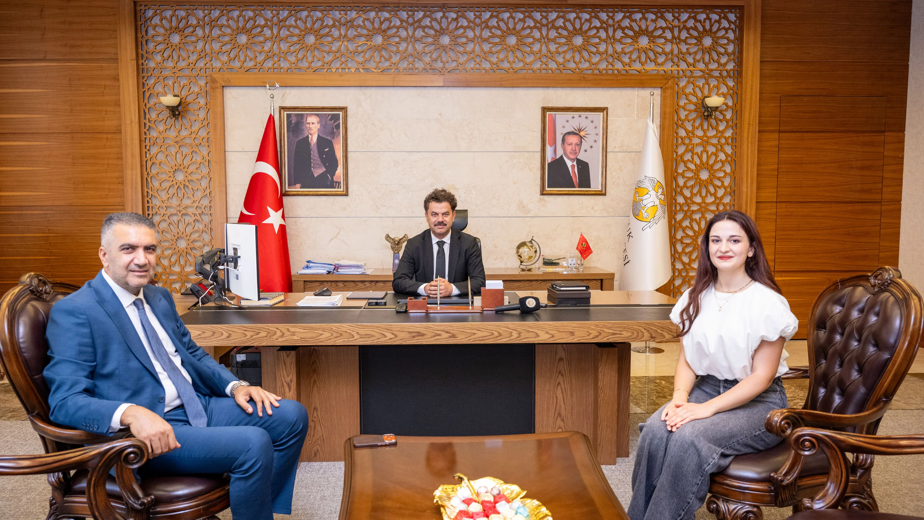 Selçuk Üniversitesinin 500 bininci mezunu, diplomasını Rektör Yılmaz’dan aldı